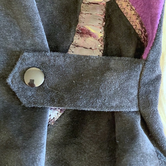Vintage 1980s patchwork suede & leather purple & black short sleeve top 🇨🇦 - Picture 9 of 14